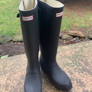 Hunter Rain Boots with adjustable back     Size 8 US | Size 7 UK